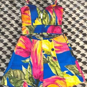 Beautiful tank top and shorts with design on beautiful colors, for beach party